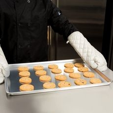 9002 Wear Ever Heavy-Duty 18 Gauge Aluminum Full Size Sheet Pan with Natural Finish