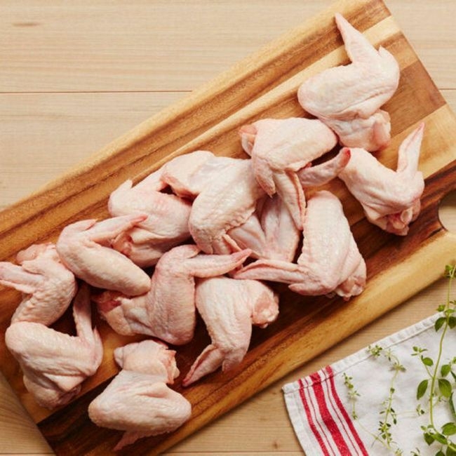 Raw Whole Chicken Wings