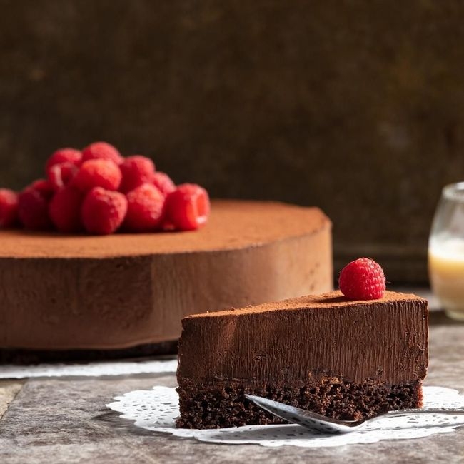 Pre-Sliced Crispy Chocolate Slab Cake