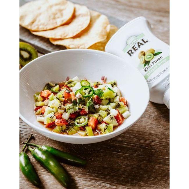 Product gallery 345176075