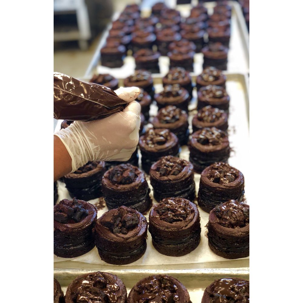 Sweet Endings Ultimate Individual Chocolate Cake, 24 Count