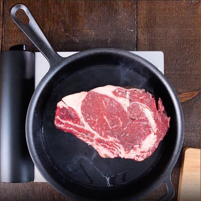 Browne Thermalloy Round Preseasoned Cast Iron Skillet, 3.63 Qt Capacity